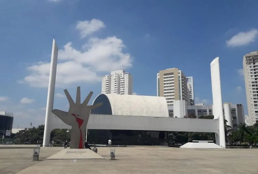 Apartamento Decorado Com Sacada No Polo Cultural E Eventos Da Cidade De Sao Paulo 0*,