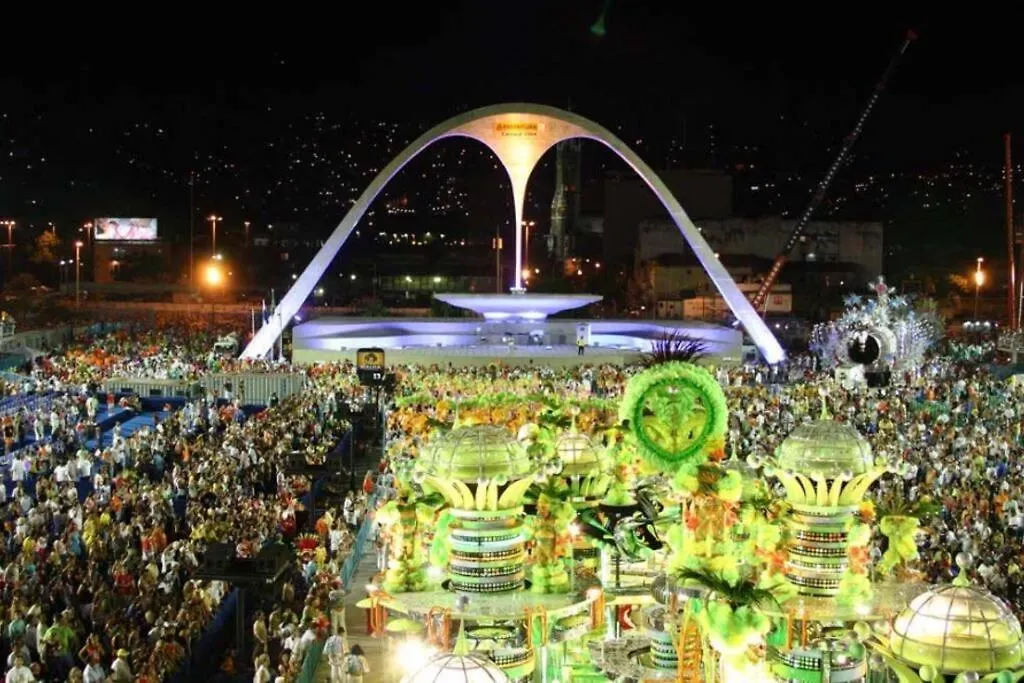 Apartamento Decorado Com Sacada No Polo Cultural E Eventos Da Cidade De Sao Paulo