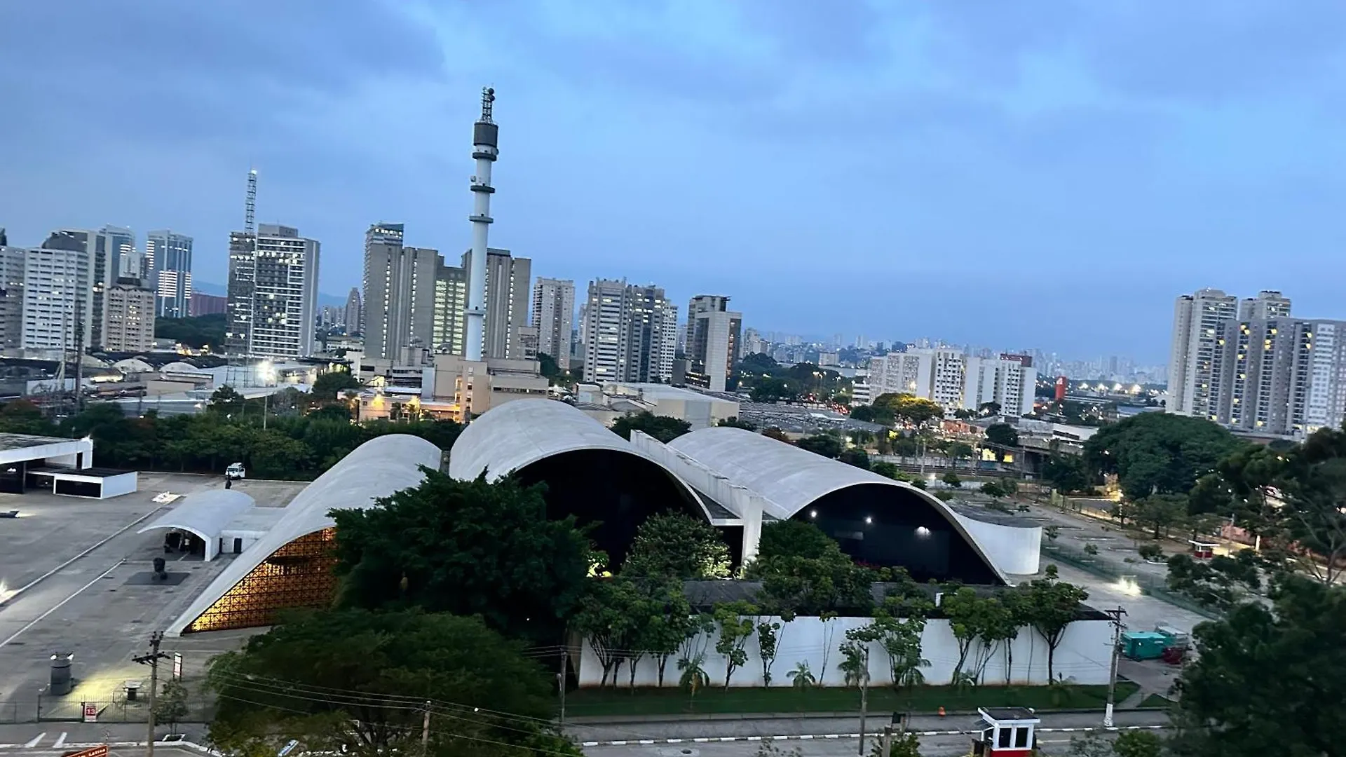 Apartamento Decorado Com Sacada No Polo Cultural E Eventos Da Cidade De Sao Paulo 0*,  Brazil