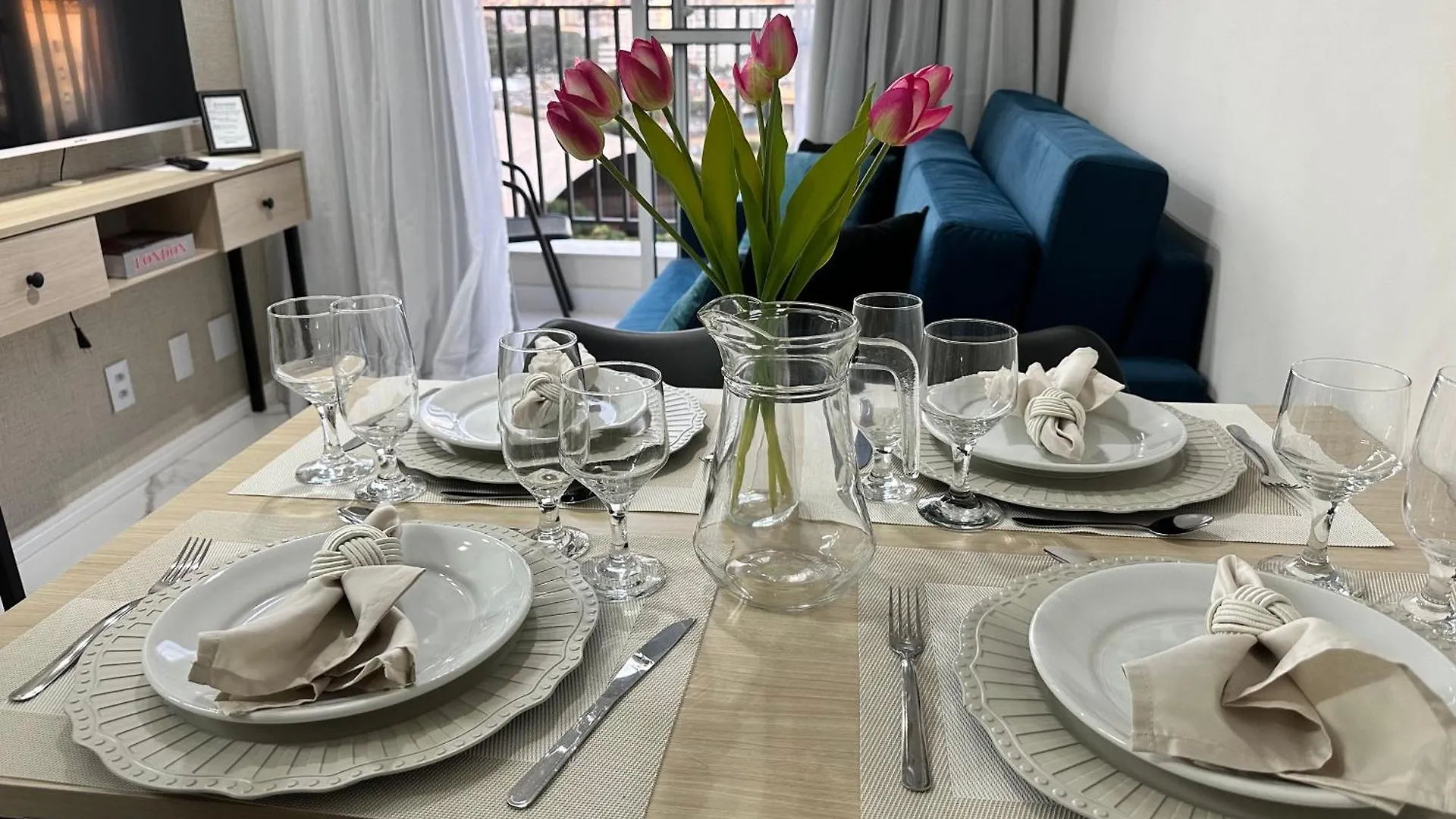 Apartamento Decorado Com Sacada No Polo Cultural E Eventos Da Cidade De Sao Paulo 0*,