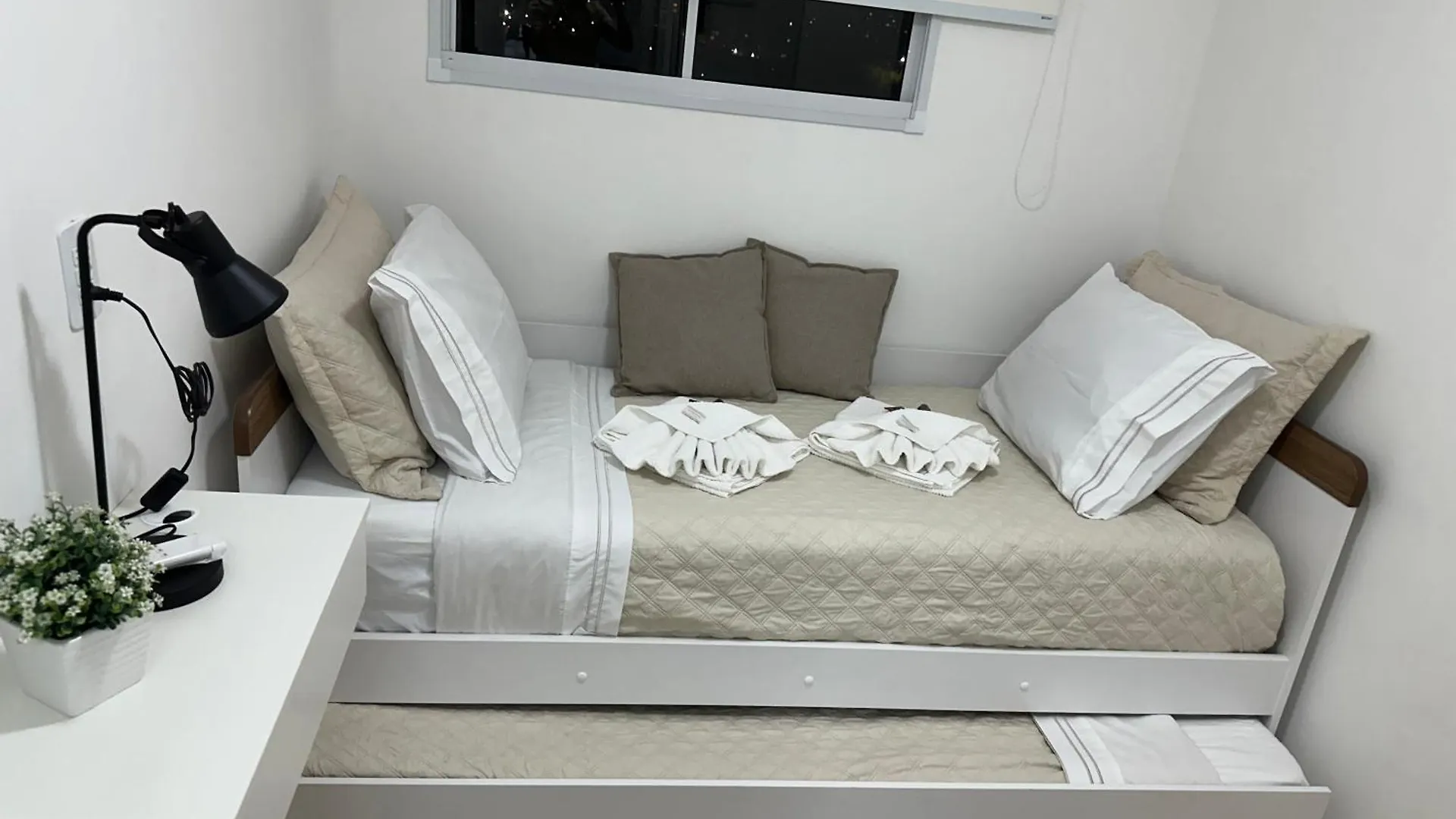 Apartamento Decorado Com Sacada No Polo Cultural E Eventos Da Cidade De Sao Paulo 0*,