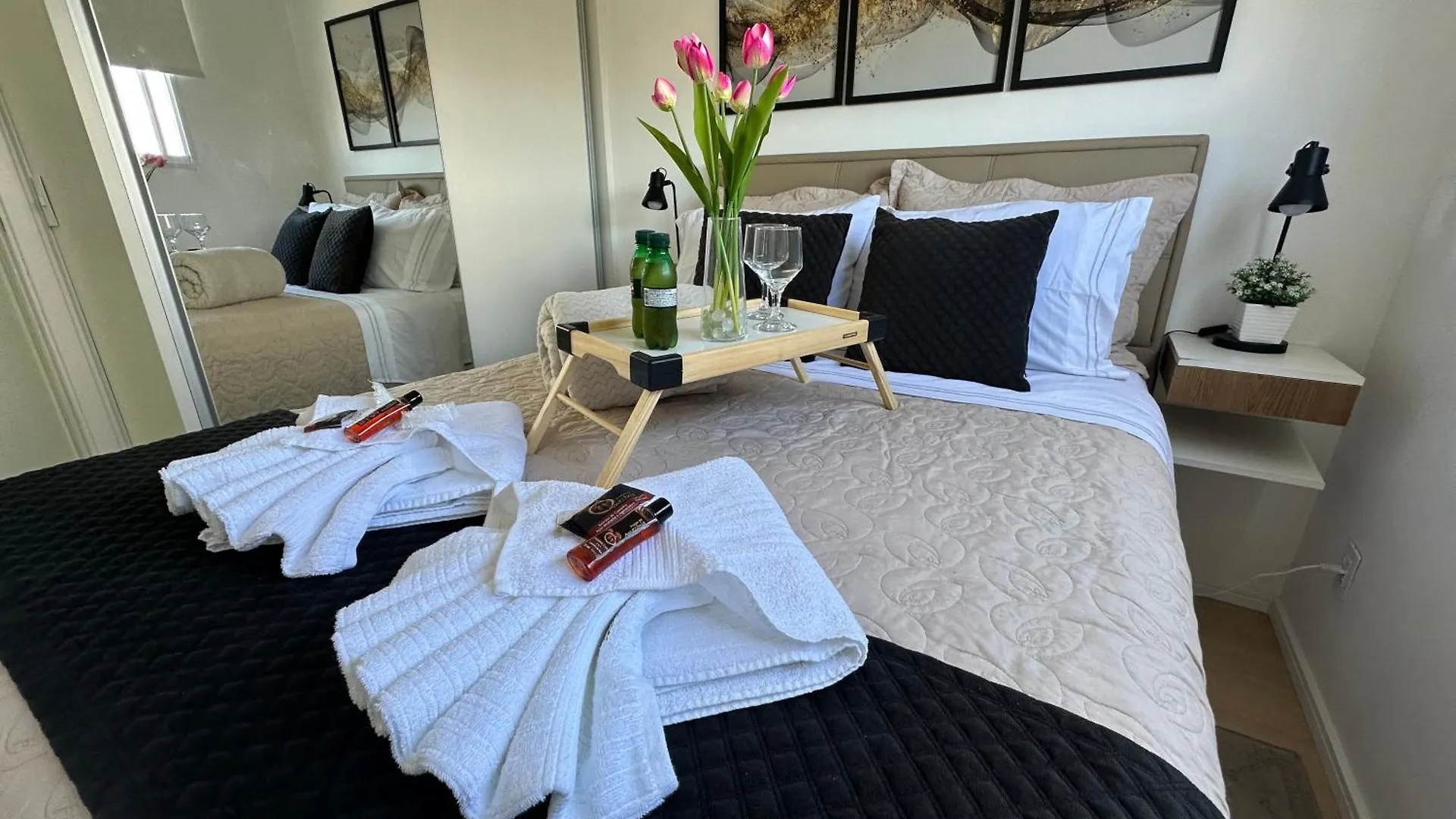 Apartamento Decorado Com Sacada No Polo Cultural E Eventos Da Cidade De Sao Paulo Brazil